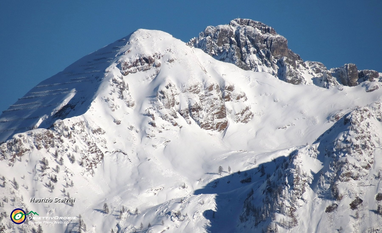 09 Pizzo dell'Orto, alle spalle occhieggia il Pizzo del Becco....JPG